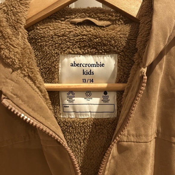 BNWOT boys Abercrombie Kids hooded utility jacket. - Picture 5 of 7